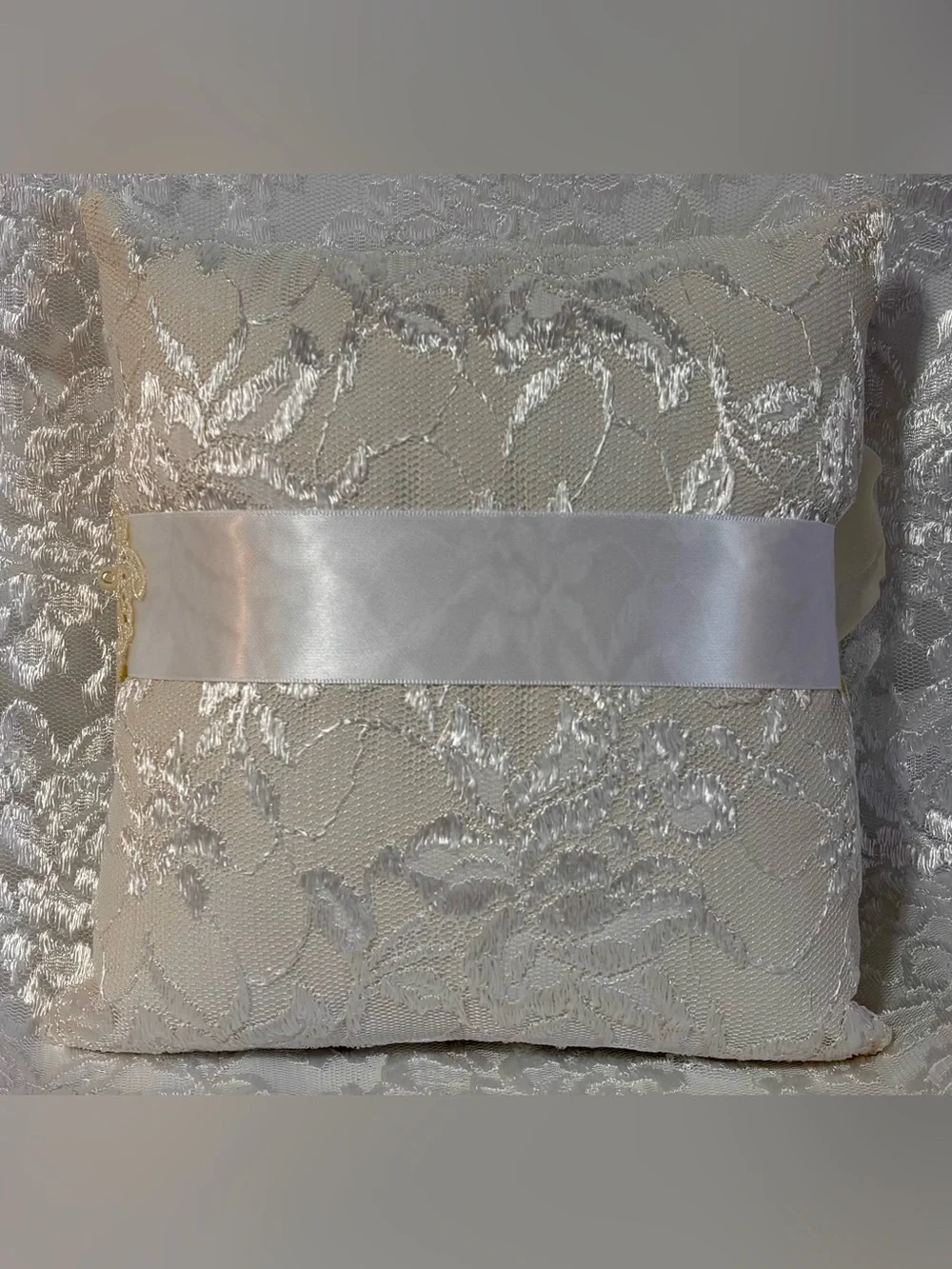 🤍 Ivory White and Cream Ring Pillow and Flower Basket Set